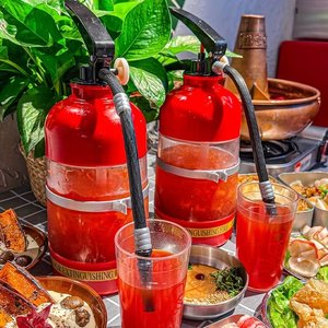 Distributeur de boissons géant en acrylique de 100 oz, extincteur portable, distributeur de bière amusant pour les fêtes - Product Image 1