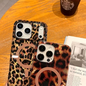 เคสโทรศัพท์ลายเสือดาวแฟชั่นสุดเซ็กซี่ วัสดุ TPU แข็งแรง รองรับการชาร์จไร้สายแบบแม่เหล็ก สำหรับ iPhone 17 Promax 16 15 14 13 - Product Image 3