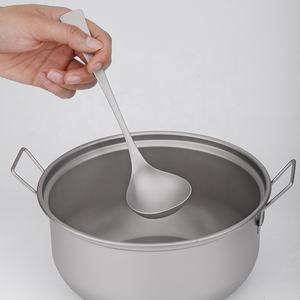Vaisselle d'extérieur Accessoires de camping Cuisine de camping Cuillère à soupe en titane pur Ménage à long manche Cuillère à soupe de camping en plein air - Product Image 4