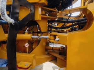 Caterpillar d'occasion pour chargeuse sur pneus CAT 950H en excellent état Équipement japonais avec moteur central et moteur disponible à la vente - Product Image 6