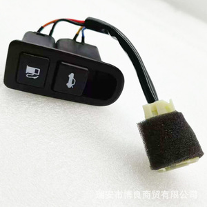 Tapa de Combustible Hyundai Sonata 935553K000 Negra para la Cubierta del Maletero, Pieza de Repuesto - Product Image 1