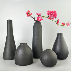 Vase en céramique noir mat et blanc, style chinois simple et européen vintage, pour la décoration de la maison - Product Image 1