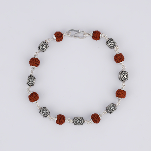 กำไลข้อมือเงินรุทรักษะพร้อมลูกปัดอ้อมสไตล์คลาสสิก925สงบและสง่างาม - Product Image 1