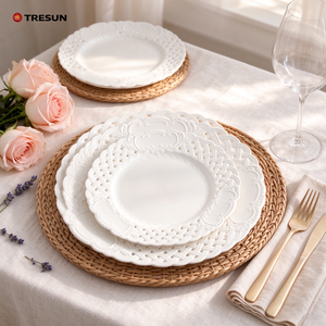 Assiettes en porcelaine blanche rétro française à dentelle creuse, assiettes à dessert et à salade en céramique embossée pour la décoration de la maison et du thé de l'après-midi - Product Image 1