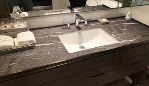 แผ่นหินควอตซ์ไซต์สีเทาหรูหรา ขัดเงาทันสมัย กันน้ำ สำหรับเคาน์เตอร์ในร่ม แผ่นผนัง ขนาดปรับแต่งได้ ออกแบบกราฟิก - Product Image 2