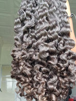 Cheveux bruts cambodgiens ondulés indiens, cheveux humains bruts vietnamiens alignés sur les cuticules, cheveux bruts birmans bouclés non traités, fournisseur de lots de cheveux bruts