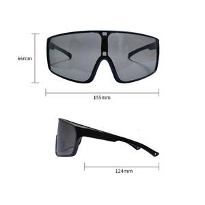 Lunettes de soleil de cyclisme élégantes unisexes, monture noire, verres gris, protection UV400, grande taille 155 mm, sports de plein air - Product Image 1