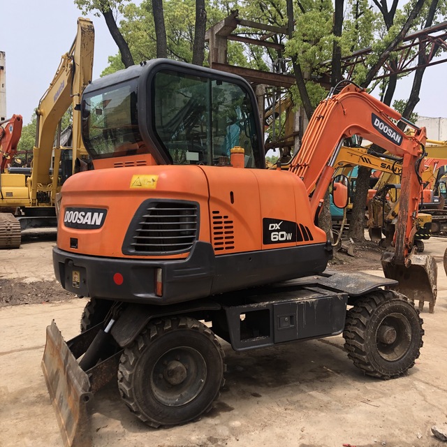 Used Doosan DX60 Mini Wheel Excavator 1.8 Ton Engine 1 Year Warranty High Digging Power
