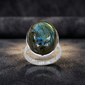 Anillo de Plata 925 para Hombre con Granate de Corte Ovalado, Engaste en Bisel, Estilo Bohemia, Hipoalergénico, Resistente al Deslustre, Anillo de Declaración con Colores Vibrantes - Product Image 4