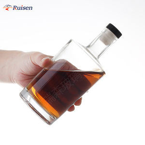 750ml 700ml 500ml Bouteille <span class=keywords><strong>de</strong></span> spiritueux en verre ronde personnalisée en usine avec fond épais en liège <span class=keywords><strong>haut</strong></span> <span class=keywords><strong>de</strong></span> <span class=keywords><strong>gamme</strong></span> recyclable pour whisky <span class=keywords><strong>Gin</strong></span> - Product Image 4