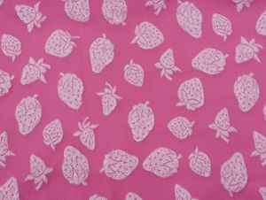 Tessuto Jacquard Goffrato con Motivo Fragola per Abiti, Top e Completi a Due Pezzi - Product Image 3