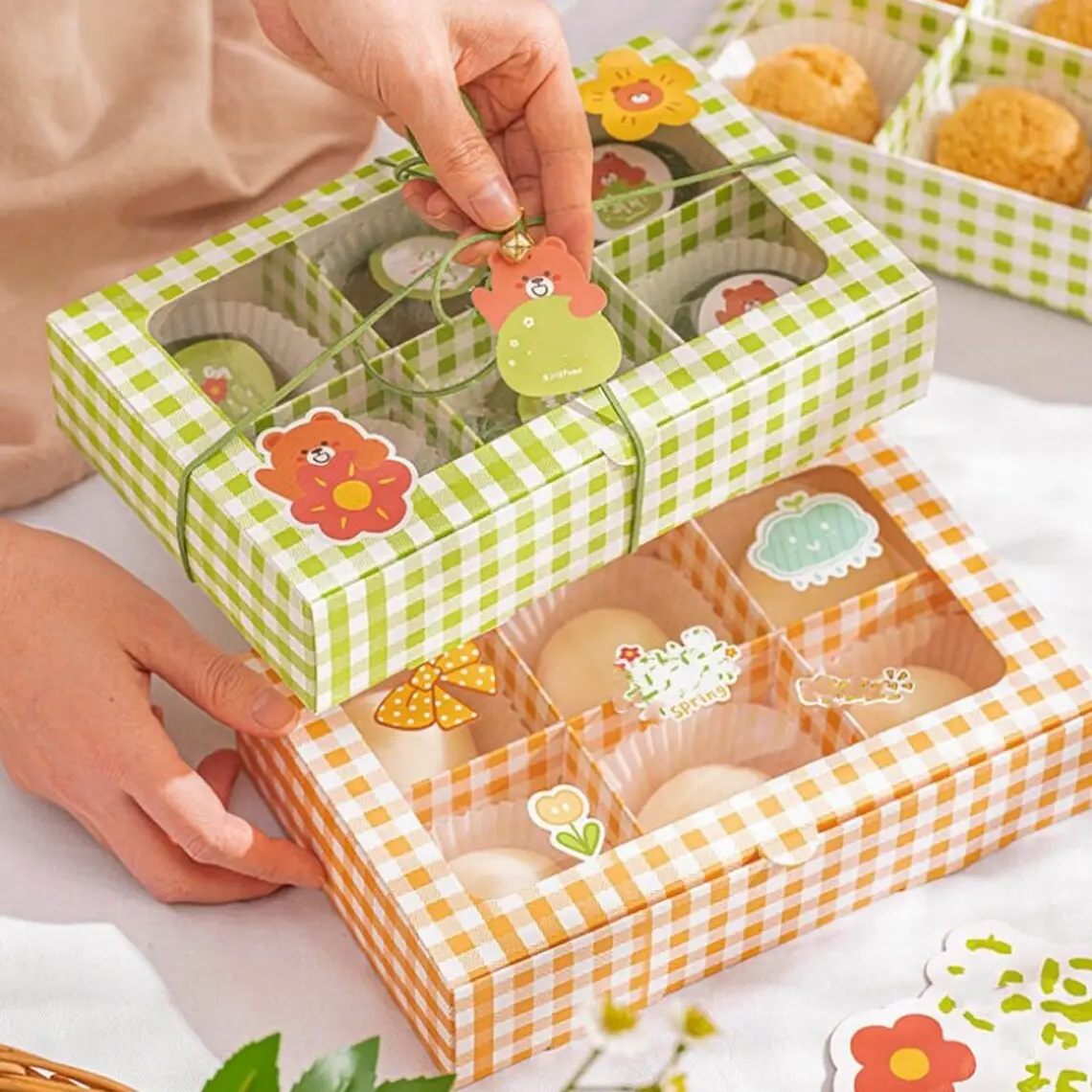 Boîtes de boulangerie à carreaux H avec fenêtre transparente, boîte à carreaux orange pour biscuits, macarons, pâtisserie, boîtes alimentaires d'emballage de gâteaux faites à la main