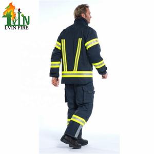 Combinaison de pompier à quatre couches en Nomex, certifiée CE, conforme à la norme NFPA EN 469:2020, design 2026, dernière génération. - Product Image 3