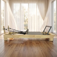 Machine de Pilates Reformer Classique en Bois de Chêne, Vente en Gros Usine, avec Barre de Repose-Pieds Intégrée et Accessoires Complets