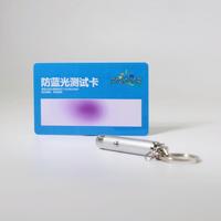 Étiquettes d'emballage personnalisées conçues pour les noms et les cartes de vacances en PVC à lumière bleue UV et à lumière bleue de petite quantité