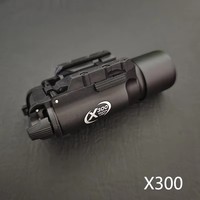 Lampe torche tactique en métal X300U-B X300U pour la chasse, lumière LED blanche, stroboscope, lampe de reconnaissance pour armes de chasse, compatible avec rail de 20 mm E0100