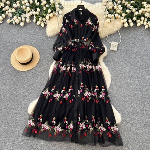 Robe élégante de style français en maille à manches longues, cintrée à la taille, avec broderie florale - Product Image 3