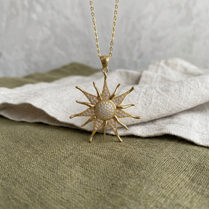 Collar con Colgante de Sol Radiante de Moissanita Plateada en Oro, Elegante Colgante de Sol Radiante de Moissanita Plateada, Joyería Fina - Product Image 1