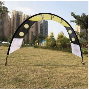 Supports d'affichage extérieurs avec portails individuels en fer et polyester pour accessoires de présentation de drones de course FPV en vente - Product Image 6