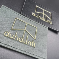 Étiquette en cuir personnalisée de haute qualité, écologique, avec estampage à chaud doré, en rouleau, patch carré découpé au laser pour vêtements et chapeaux