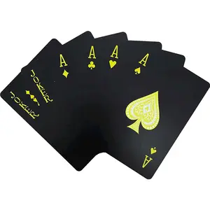 Kartu permainan kustom kualitas tinggi kartu permainan cetak Poker Pvc kartu permainan hitam emas plastik tahan air dalam jumlah besar