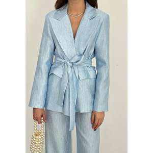 Conjunto de Chaqueta y Pantalones con Cinturón Azul Estilo Ejecutivo para Mujer, Atuendo Brillante y Moderno para Verano - Product Image 2