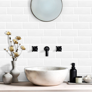 Vividtiles Carreaux muraux de métro blancs faciles à installer Conception imperméable à peler et à coller pour les espaces d'appartements d'hôtel - Product Image 6