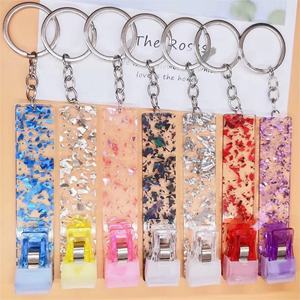 Nuevo Extractor de Tarjetas Bancarias de Acrílico con Cadena, Llavero Protector y Colgante Aislante - Product Image 1