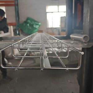 Plateau à câbles en treillis métallique en acier à faible teneur en carbone galvanisé à chaud, anti-vieillissement, anti-corrosion, haute capacité de charge, creux, pour environnements difficiles - Product Image 1