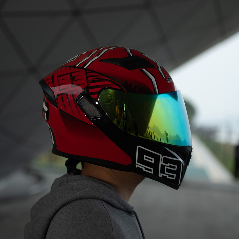 Fourmi rouge avec miroir de couleur