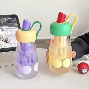 Bouteille d'eau en verre en forme de pomme avec infuseur à thé, joli gobelet filtrant aux fruits avec poignée pour usage quotidien, pour la vente au détail et en gros - Product Image 1