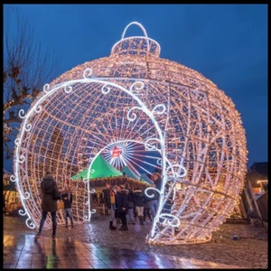 Décorations de Noël extérieures, grande boule géante lumineuse à LED en forme de maison pour les fêtes du Nouvel An - Product Image 4