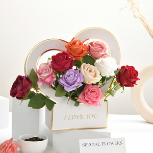 Bolsa de Papel Kraft para Regalo de Flores Frescas con Diseño de Asa Troquelada de Lujo en Forma de Corazón y Logotipo Personalizado Disponible - Product Image 4
