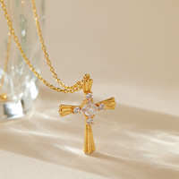 Bijoux religieux plaqués or 18 carats-Conception unique de crucifix chrétien avec pendentif croix CZ Collier en laiton et zircon pour cadeau