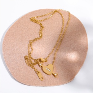 Collar de Joyería Cupid, Chapado en Oro de 18k, Collar con Colgante de Corazón y Flecha con Circonita Cúbica para Mujer - Product Image 4