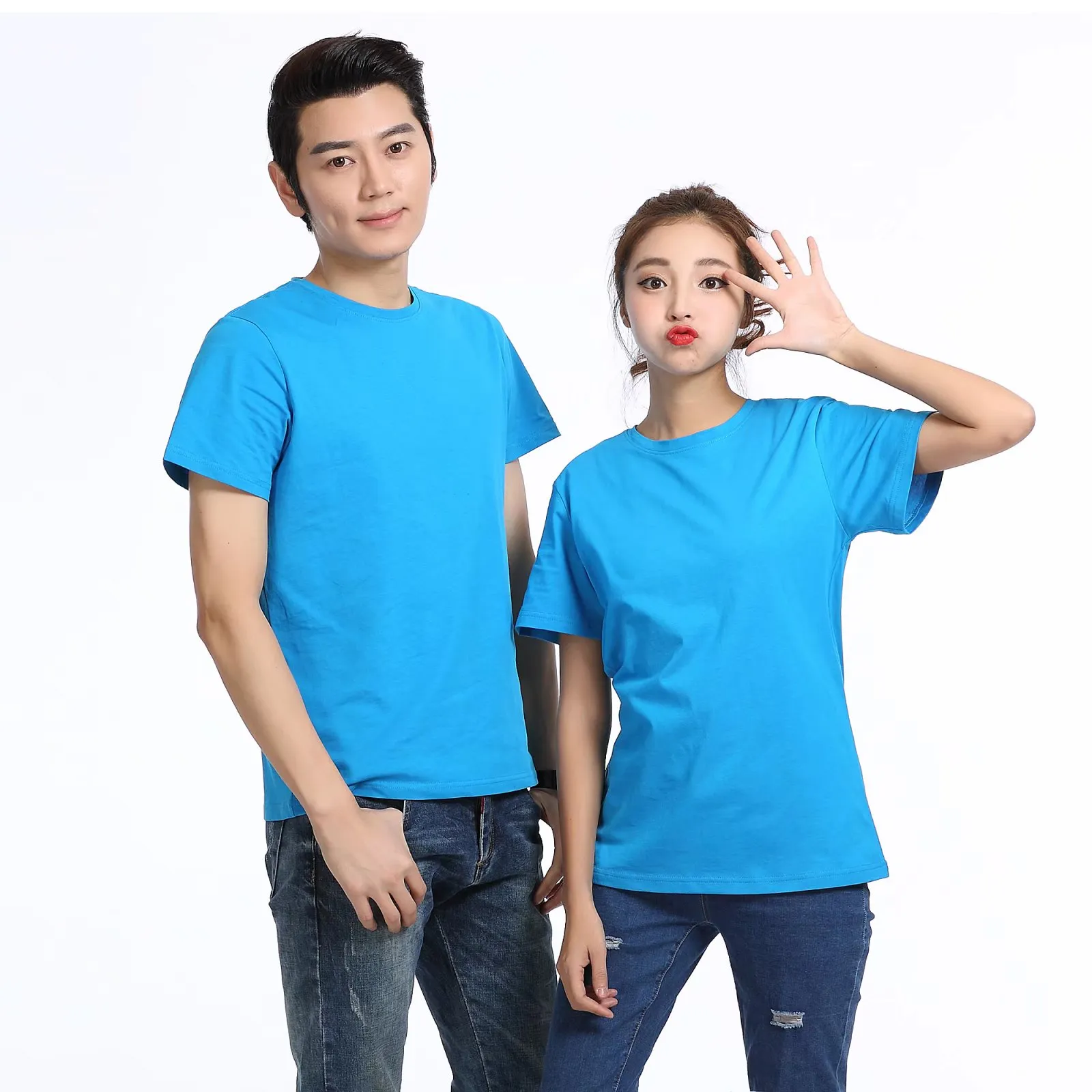 Muestras de ropa gratis, camisetas bordadas para parejas de algodón 190Gsm