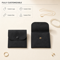 Pochette carrée en microfibre suédée noire avec logo personnalisé en relief, fermeture à bouton pression, sac d'emballage de luxe pour bijoux avec anneau
