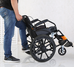 Vente chaude Pliant Fauteuil Roulant Léger Portable Amovible Dossier Pédale Fauteuil Roulant Manuel pour Handicapés Usine en Stock - Product Image 4