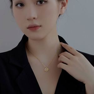 สร้อยคอเงินแท้ดีไซน์พิเศษสำหรับเด็กผู้หญิง ยี่ห้อ Dylam ประดับด้วยทอง 18K และเพชรคิวบิกเซอร์โคเนีย 5A รูปดาวและดาวเคราะห์ พร้อมจี้หมุนได้ - Product Image 6