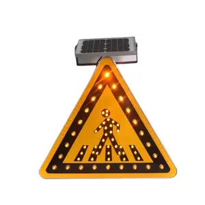 太阳能加油站道路交通板列车警告和速度限制箭头标志阿拉伯文儿童侧走