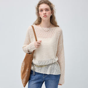 Pull en maille décontracté beige à manches longues VEGA CHANG, col bateau, texture <span class=keywords><strong>ajourée</strong></span> et ourlet à volants, coupe ample et confortable - Product Image 1