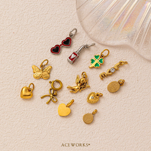 Boutique Chic Girl |   Pendentif en acier inoxydable plaqué or PVD 18 carats, motif cœur d'amour, nœud et rouge à lèvres, pour la création de bijoux féminins - Product Image 3