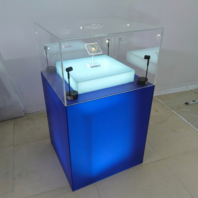 Professional All-in-One Lighted Acrylic Plinth Display for Contemporary Commercial Spaces and Specialized Exhibition Stands