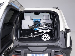 Equation Leopard Titanium 3 2025, SUV Compacto, Edición Conducción Inteligente Max, con Volante a la Izquierda y Techo Solar, en Venta - Product Image 5