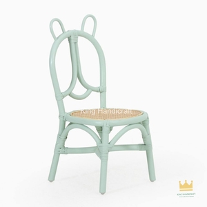 Chaise de salle à manger moderne en rotin pour enfants avec siège en cannage naturel, dossier haut sans accoudoirs, idéale pour l'extérieur et le salon - Product Image 1