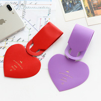 Fourniture en gros d'étiquettes à bagages en cuir Simple Heart avec logo personnalisé Étiquettes de passe de voyage PVC/plastique