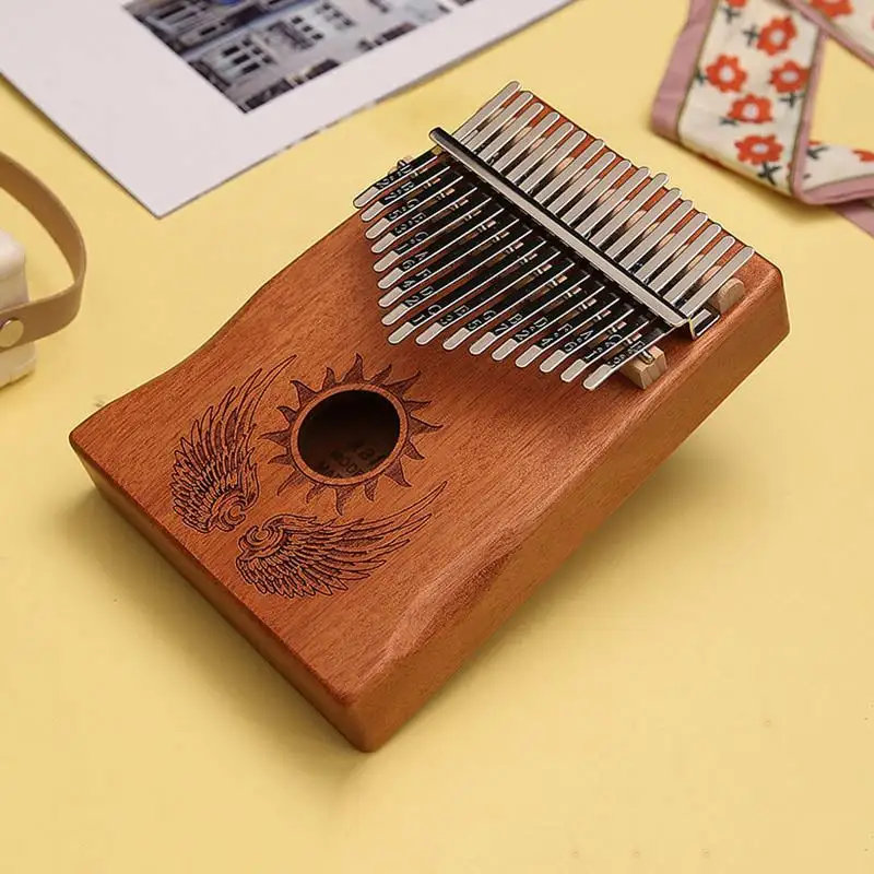 Venta al por mayor de instrumentos de estudio para estudiantes de alta calidad 17 tonos clave de madera pequeño tamaño exquisito piano de pulgar Kalimba