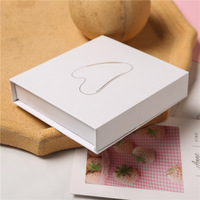 Caja de lujo personalizada con logo en relieve y estampado, para cosméticos, almohadillas Guasha, con forro de esponja y materiales reciclados.