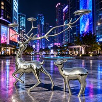 Maßgefertigte Metallstatue „Reflektierende Harmonie“ mit Hirsch und Rehkitz – Anpassbare Geweih-Skulpturen für den Außenbereich aus Edelstahl