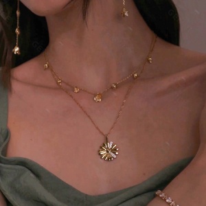 Collar con Colgante de Girasol Giratorio de Plata de Ley 925 Chapado en Oro de Lujo Gemnel - Product Image 3